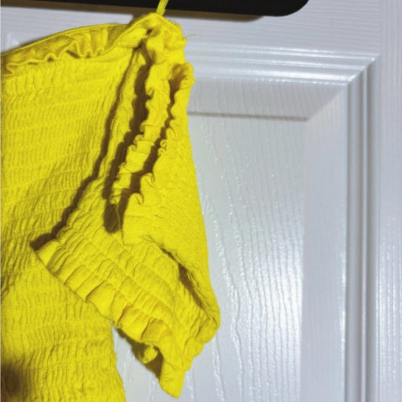 Cropped off-shoulder yellow top - Picture 3 of 4